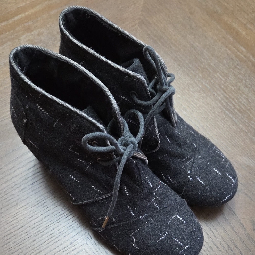 Toms Black Ankle Boots Women's Size 7.5